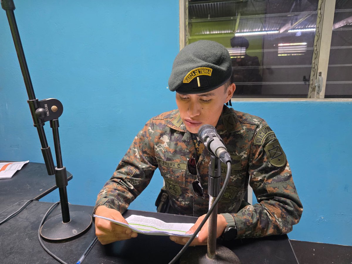 RelCiv's tweet photo. Se desarrolló programa radial "La Voz del Guerrero Milenario" en Noti Radio 88.9 FM transmitido por Canal 95 de la empresa Star Plus, ubicada en Barrio la Ermita, San Benito, Petén, con el tema: “Historia y Aniversario de la Primera Brigada de Infantería GLGL”. https://t.co/6YFS2xqnia