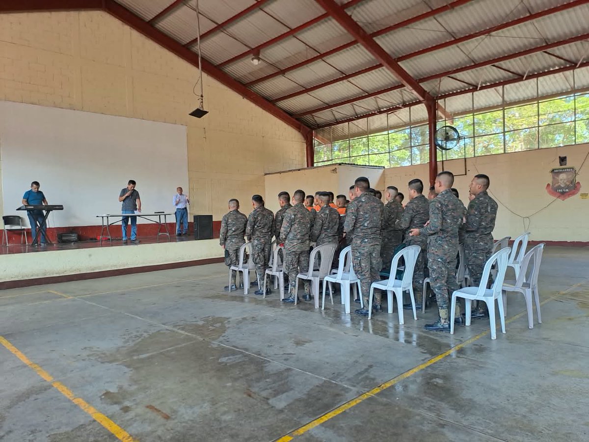 RelCiv's tweet photo. A través de miembros de la Iglesia Evangélica Camino Bíblico Central de Santa Elena de la Cruz, Flores, Petén,  se llevó a cabo servicio evangélico, como parte del fortalecimiento espiritual del personal militar. https://t.co/yNKyKcLjuI