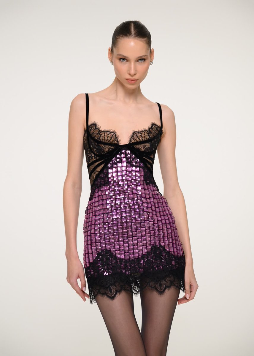 evergreatgirl's tweet photo. lace frills on sequin https://t.co/gXd94DkBhz