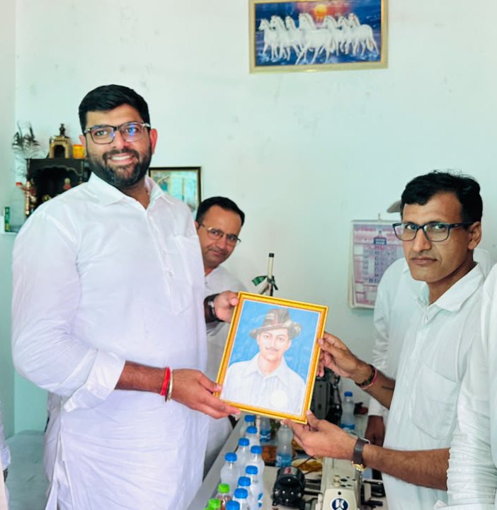 satpaltalwani61's tweet photo. देशभक्ति और साहस की अद्वितीय मिसाल, माँ भारती के सच्चे सपूत शहीद-ए-आजम भगत सिंह जी की जयंती पर उन्हें कोटि-कोटि नमन। 🙏✨
#BhagatSingh #krantikari
@Dchautala @DVJChautala https://t.co/lZ8GXptQ0x