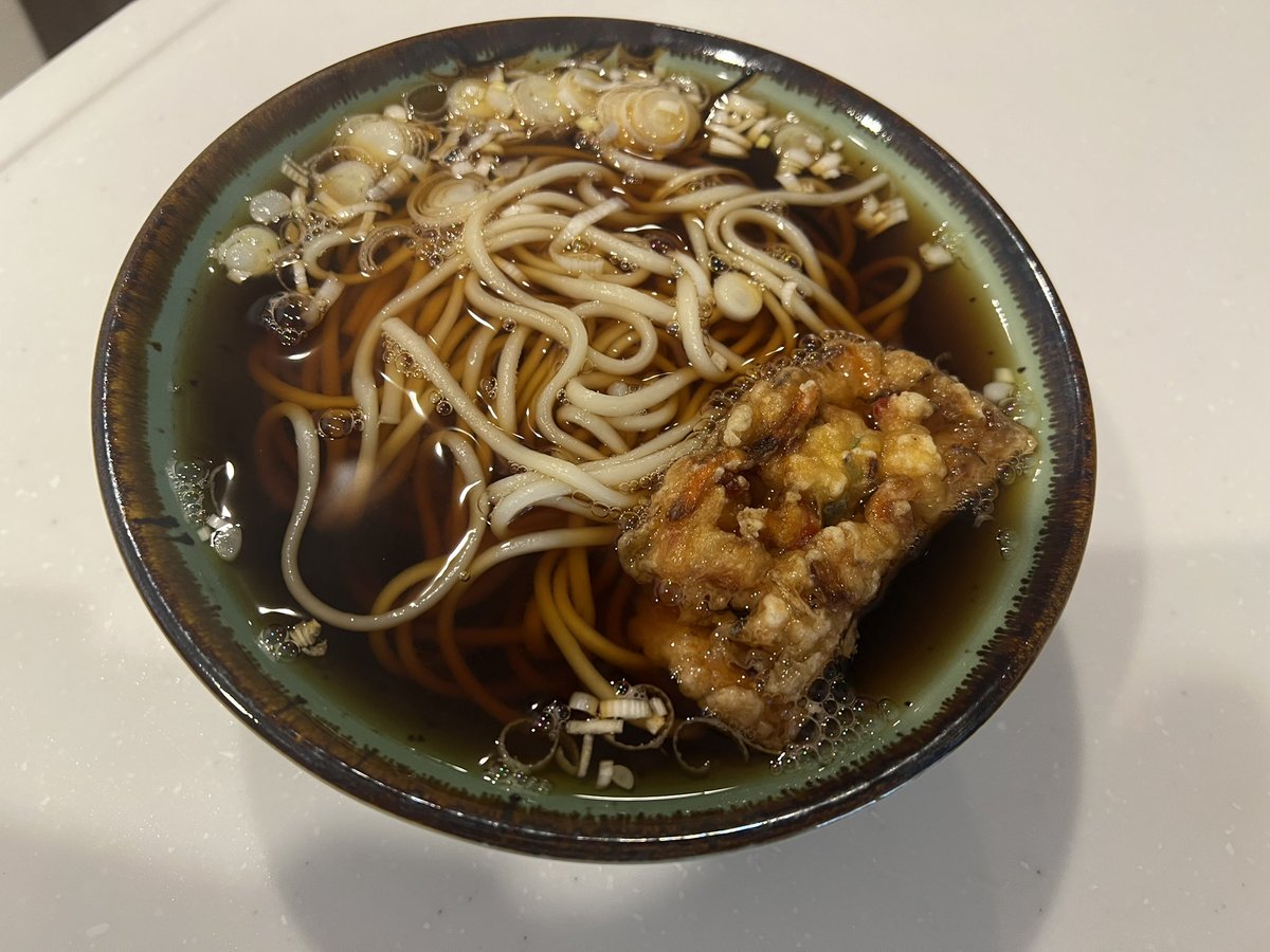retamo94's tweet photo. 9月28日
今日はのんびりうどんで。
#そば #蕎麦 #SOBA #毎日そば生活 #路麺 #蕎麦活 #そば生活 #蕎麦スタグラム #自炊 #朝活 #自宅ごはん #麺 #麺スタグラム #うどん #半かき揚げ https://t.co/e9GpXvmao7