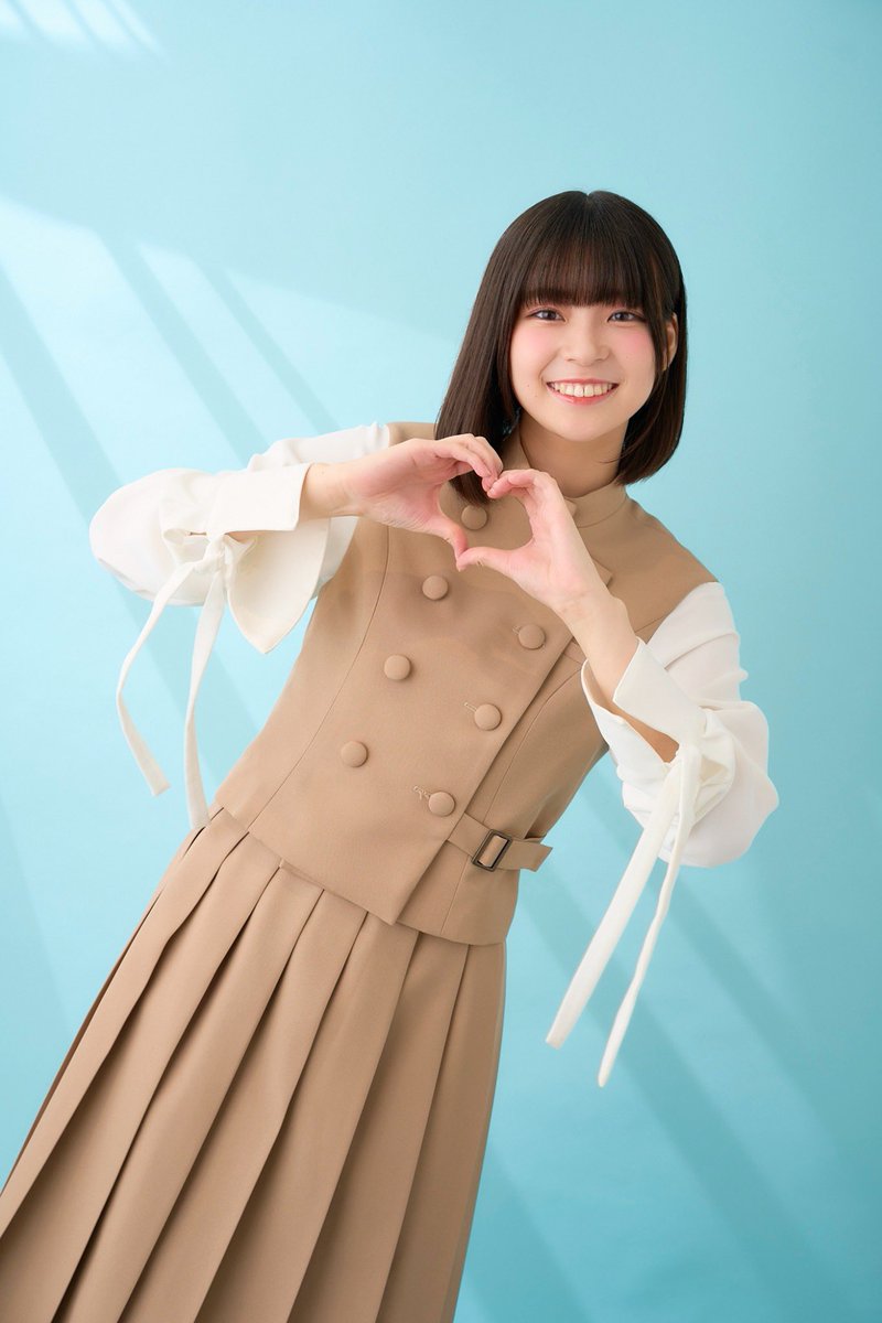 TopYell's tweet photo. 9月30日発売『TopYellNEO2026AUTUMN』では昨年12月に22/7に加入した3期生メンバーを毎号2人ずつフィーチャーする連載企画第三弾に1人の表現者として覚醒を続ける #南伊織 さんが登場。加入をきっかけに知った人と関わる喜び、同期との仲良しエピソードや今後の活動に対する決意を伺いました。#ナナニジ https://t.co/bJ6vAcT8rF
