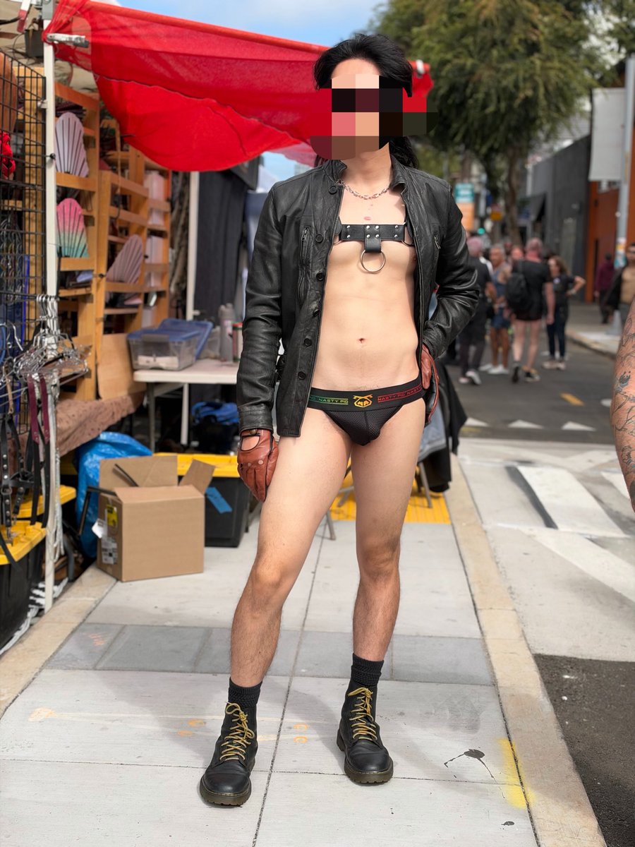 Hawtsuwup's tweet photo. Folsom fun 😝 https://t.co/YqhL6YoJ0z