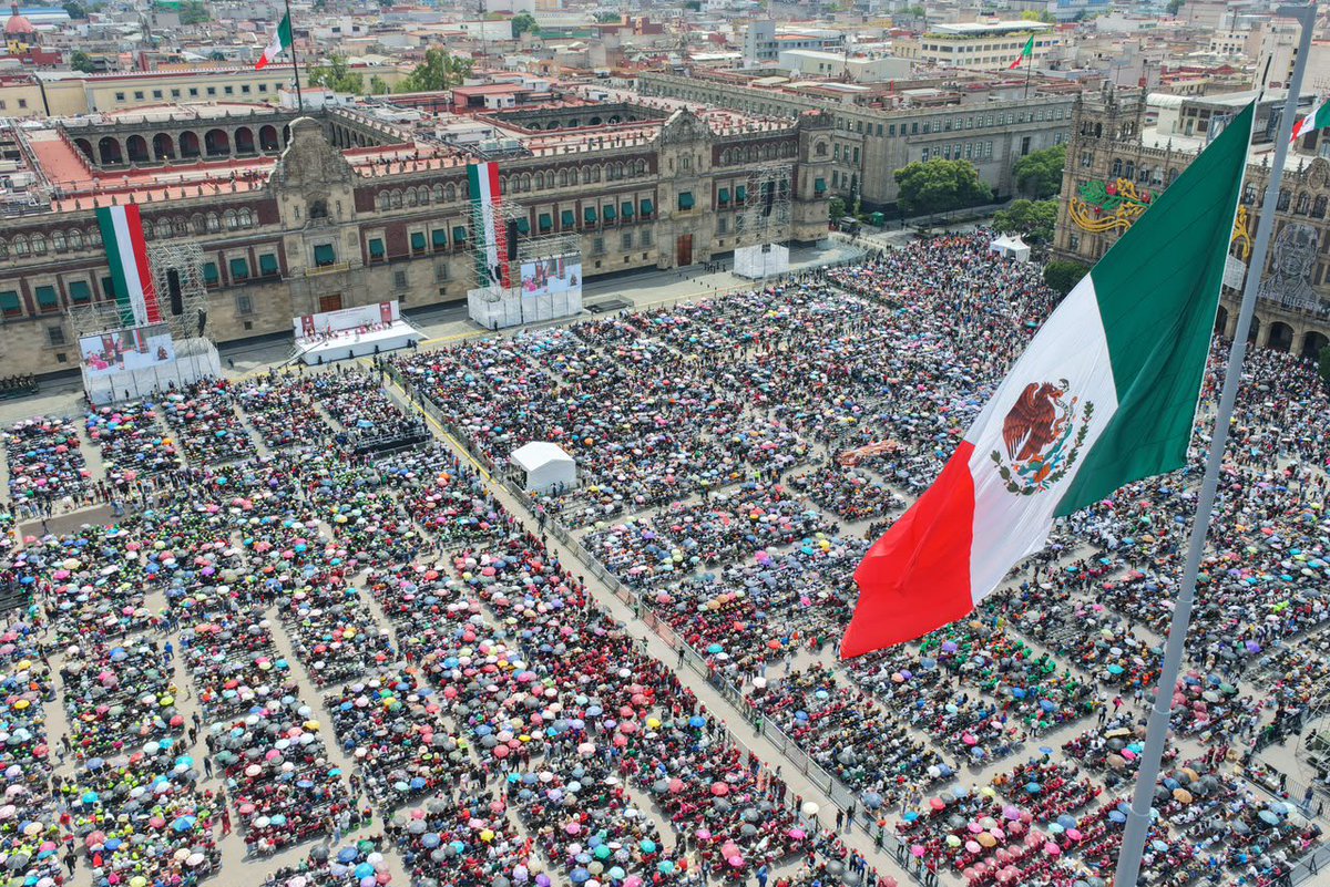 MorenaSenadores's tweet photo. Las senadoras y los senadores de Morena reconocemos los resultados de nuestra presidenta @Claudiashein tras dos años de gobierno y le expresamos nuestro respaldo.

Desde el @senadomexicano seguiremos acompañando la transformación de México, con unidad, compromiso y trabajo por el bienestar del pueblo. 🇲🇽

Con la Presidenta, la Cuarta Transformación avanza.