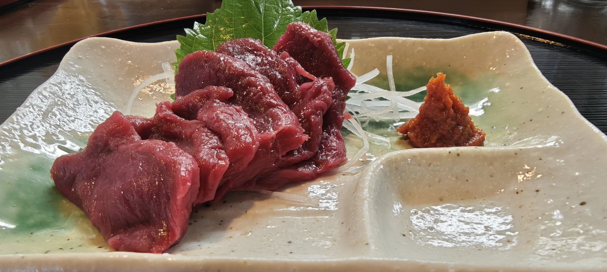 yasu1129yasu's tweet photo. 今日のめんやゆに(馬力本願@会津若松)

とんこつならぬ馬骨ラーメン🍜
チャーシューも馬肉
そして馬刺し🐴
昨日競馬勝てなかった腹いせでもありません

ごちそうさまでした🙇

#夢似に夢中に
#桃瀬夢似
#うに活
#馬力本願 https://t.co/SZr1MGGRED