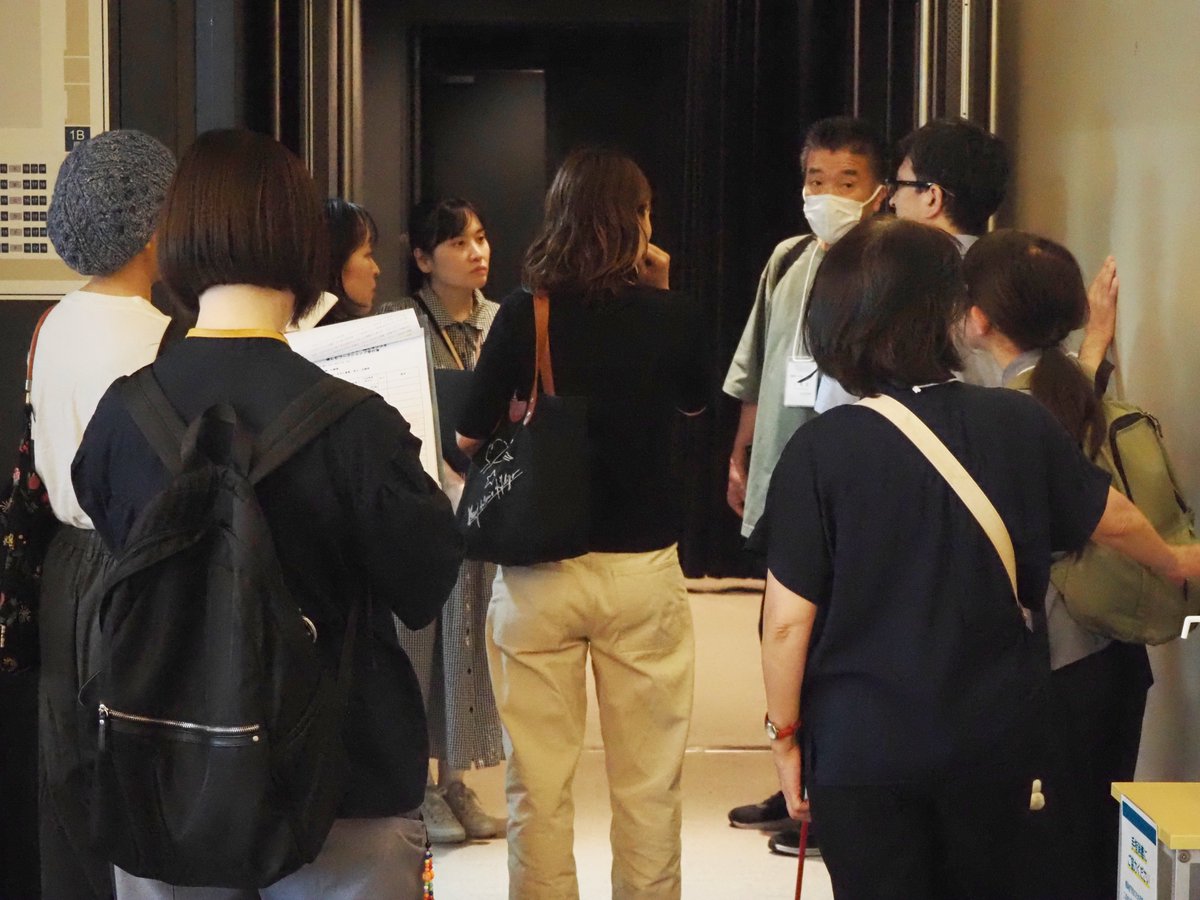 kicpac's tweet photo. 【#インクルーシブな劇場推進プロジェクト】 

ワークショップ開催に向けて事前に北九州市身体障害者福祉協会のみなさんが会場下見に来られていました😊

一緒にお話しする中で「なるほど」と思う新たな気づきもたくさん✨その気づきや大切な視点を活かしながら、参加者のみなさんに楽しみながら体を動かしていただける時間になるよう、準備を進めてきました🙌

10月は「きこえる人もきこえない人も、みんなのリズムでつながるダンスワークショップ」開催します😊お楽しみに✨