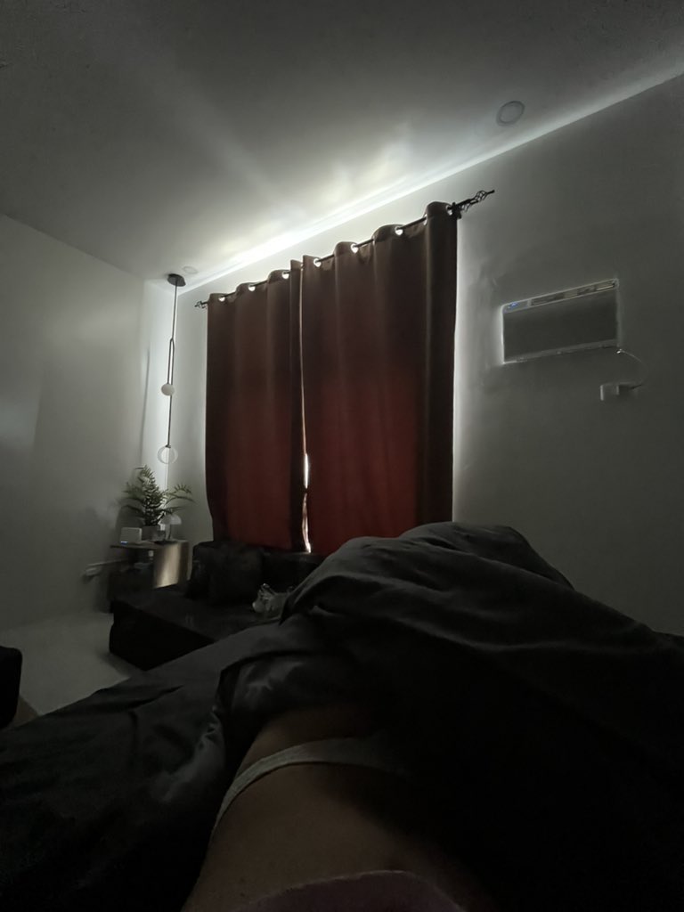 themilkyash's tweet photo. alone now hmu #altercebu https://t.co/xPA98xNLc6