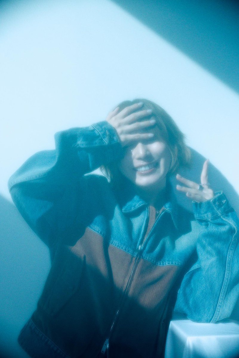 THEFASHIONPOST's tweet photo. —見ている者に「どこからが美容整形なのか」「何が善で何が悪なのか」とあらゆる価値観を揺さぶる作品となっていました。役を演じるなかで、ご自身の価値観が揺さぶられた部分はありましたか？

脚本の打ち合わせのとき、ある方が「脱毛も整形だよね」とおっしゃって。ああ、そう思うんだ、と。じゃあ歯列矯正はどうなんだろう、整形って何なんだろうね、という話をみんなでしました。自分ではなく、身近な人や家族が悩んでいたら？というのも話し合って。本当に人によって線引きが違うんですよね。整形への価値観はそれこそ、人の数だけ存在すると思います。この作品は、そこに一石を投じるものになっていたらいいなと思います。主人公の文が整形に批判的なポジションを取っていることもあって、さまざまな価値観の方に、考えていただける作品になっているのかなと。