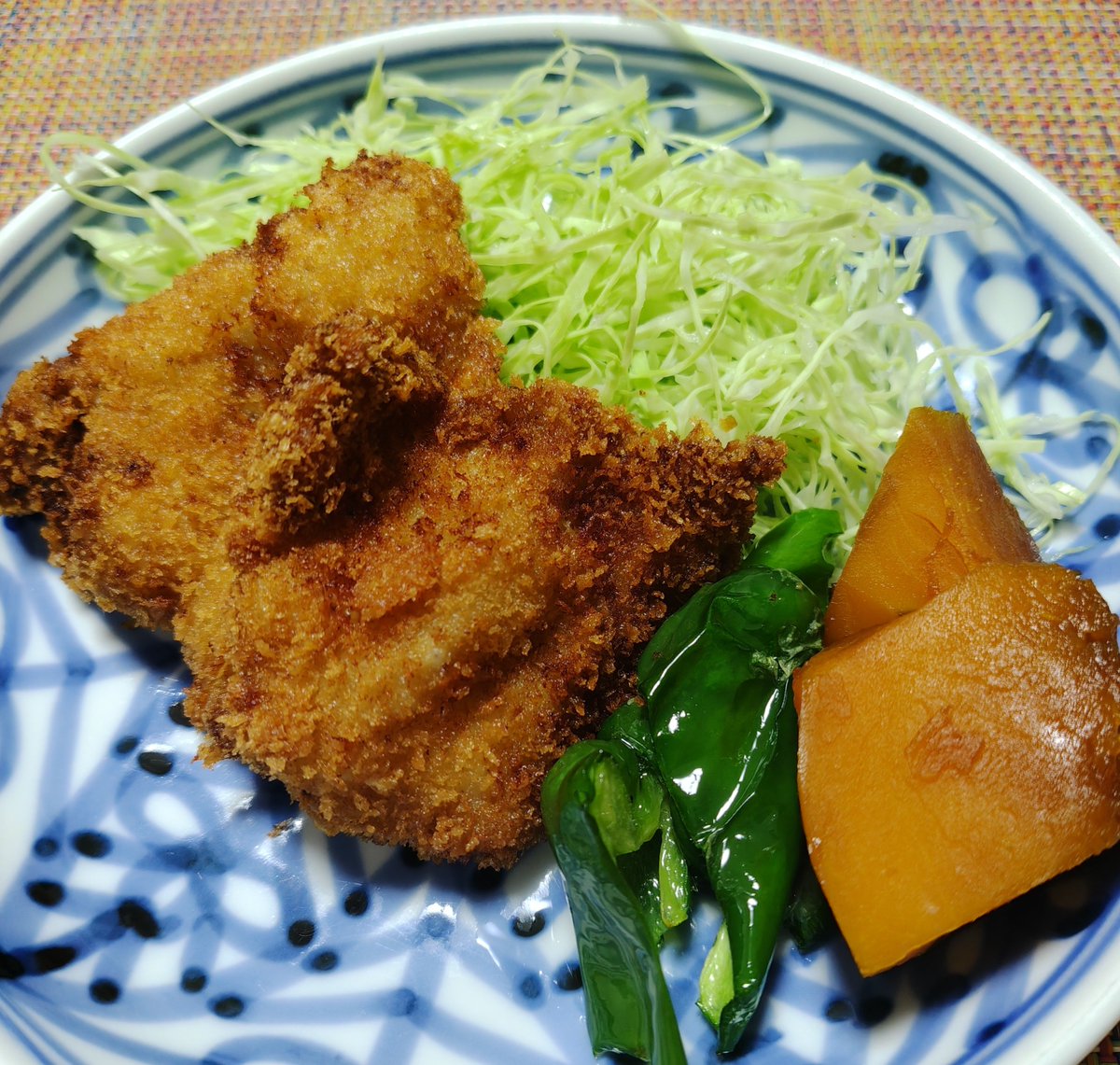 Albedolab2019's tweet photo. トンカツ
#おうちごはん #X家庭料理部 #自炊 #食事記録 #飯テロ #グルメ #ランチ
【PS】
取引先の会社
最近の若者は会社の飲み会
ボーリング大会に来ないのに
不満を覚えた結果…
ボーリング大会&amp;飲み会に
参加する人だけ 
当日午後3時まで勤務
という荒業で解決してしまう 笑
https://t.co/dXwiQ7HkQk https://t.co/Cs7oHBwjKc