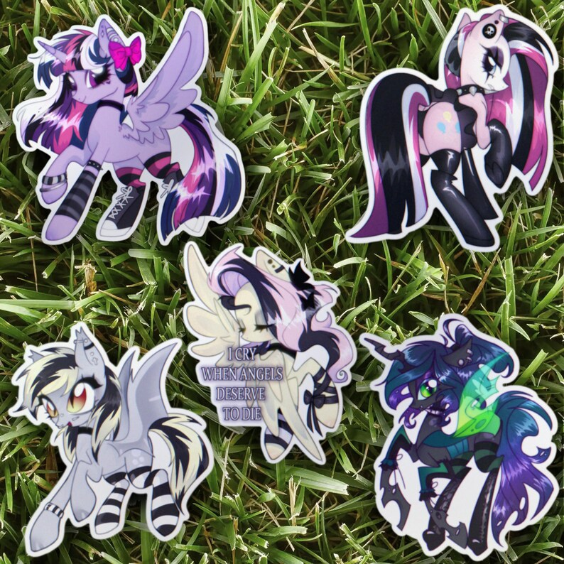 Lareinez_'s tweet photo. New stickers available from @FandomLootz !! #mlp https://t.co/Prnwf5Vunh