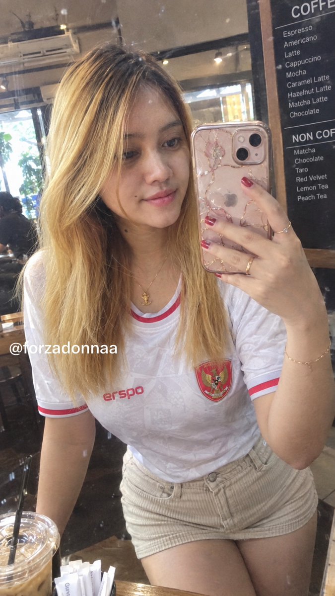 ForzaDonnaa's tweet photo. Quiz tebak Skor FIFA ASEAN cup 2026 timnas Indonesia v Malaysia, hadiah saldo 50rb

Syarat:
1. Follow @aurelitatata &amp; @primadana18
2. RT &amp; like post ini
3. Reply dgn format: tebak skor, pencetak gol pertama &amp; hastag

contoh cek reply ya

#TimnasDay
#TebakSkorDonnaa https://t.co/oA9ngyuqe9