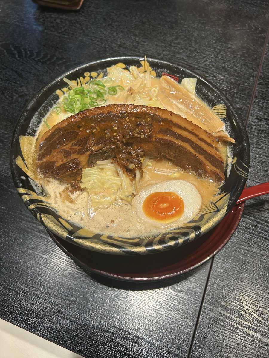 Nights244's tweet photo. 【ハルピン味噌ラーメン雷蔵
広丘駅前店】
「一本角煮たれ味噌らーめん」

塩尻市

長い角煮が柔らかくて良き

#ラーメン
#味噌ラーメン https://t.co/rZL9Y6YS3E
