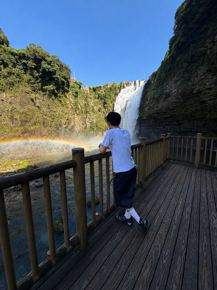 juabahia's tweet photo. The canyon fades out. Some memories come back with the weather. 🌲🍂. The world keeps turning, and so do we. https://t.co/BQy7JDrLfG