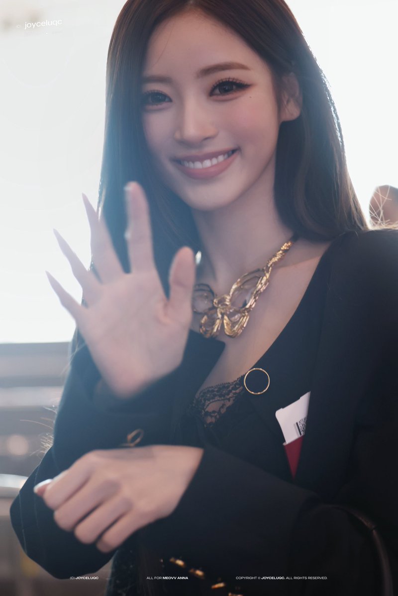 swim_kimm's tweet photo. HOW ARE YOU EVEN REAL😇😇😇😇 https://t.co/iJCMiPUn40