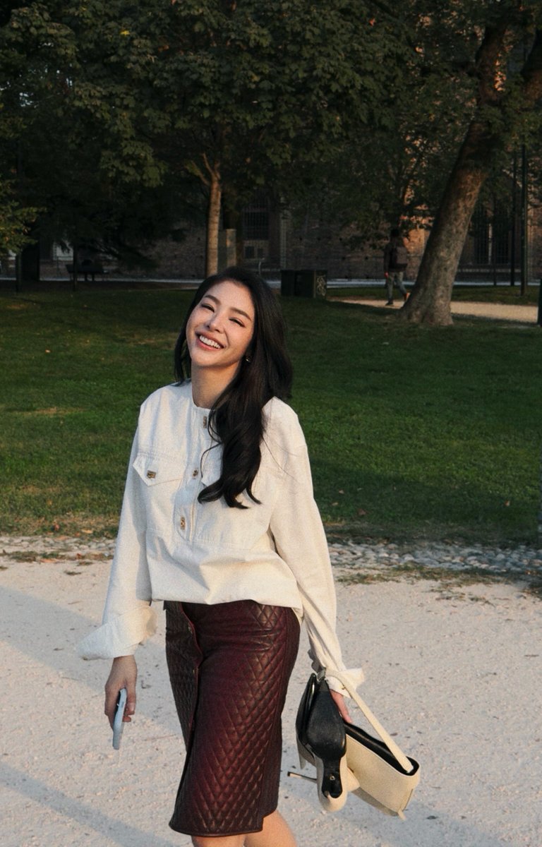 Marcemena_27's tweet photo. Verte sonreir es entender que todo vale la pena 🌻🤏
#FerragamoXFaye
#FerragamoSS27
#Ferragamo
#FayePeraya https://t.co/tAOa6uRt9g