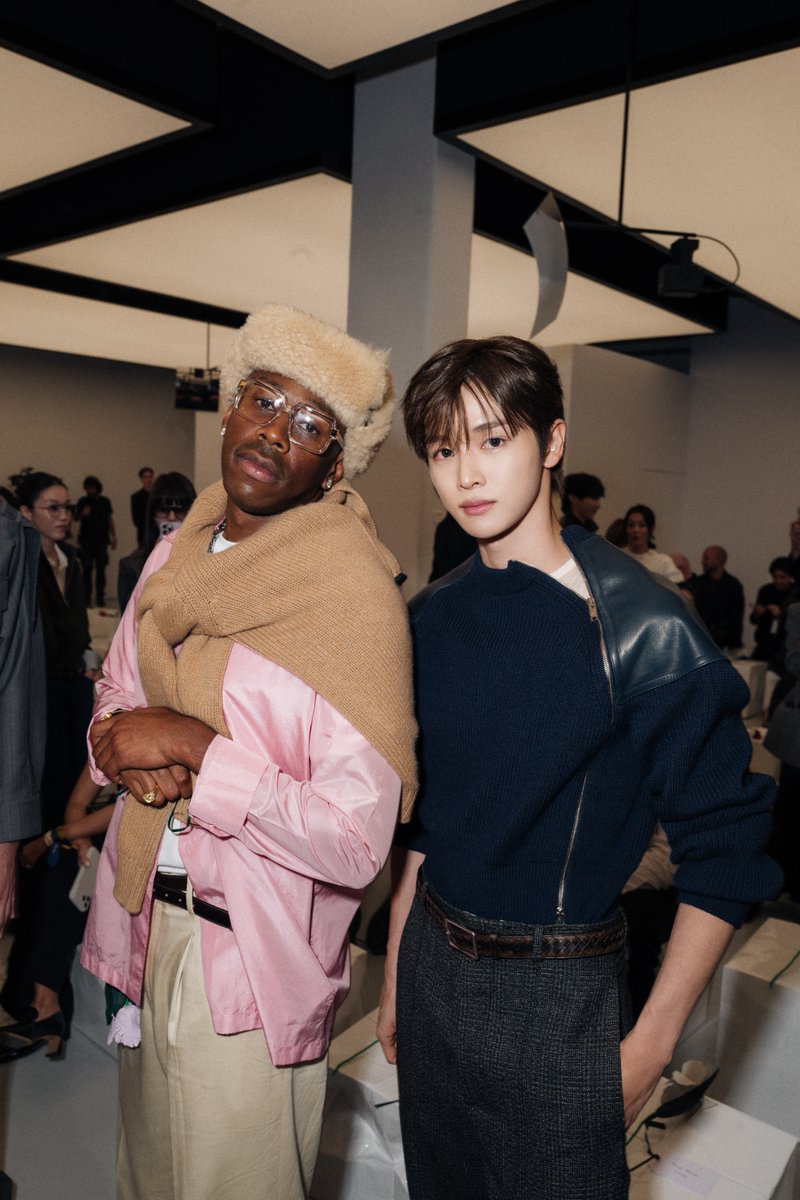mintmag_th's tweet photo. เฟรมเริ่ดชัดๆ! เก็บโมเมนต์ของหนุ่ม #SUNGCHAN #RIIZE ร่วมเฟรมกับเหล่าคนดัง Tyler, The Creator #YutaTamamori และ #SHUQI ภายในแฟชั่นโชว์ BOTTEGA VENETA SUMMER 2027 ที่จัดขึ้นเมื่อสัปดาห์ที่ผ่านมา ณ มิลาน 💚

SUNGCHAN at BOTTEGA VENETA MFW SS27
#BottegaVenetaSS27xSUNGCHAN
#BottegaVenetaSummer2027
#BottegaVeneta
#MintNews