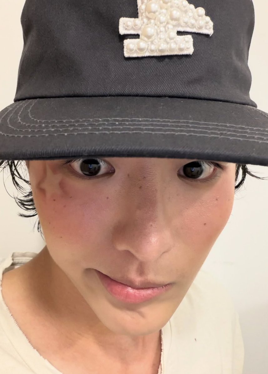 spooosp's tweet photo. 혹시 이 모자가 MD나 키트는 아니겠지 
승연이 입을 가만히 못 두는 편이네 귀엽다 https://t.co/pU9DFBulGo