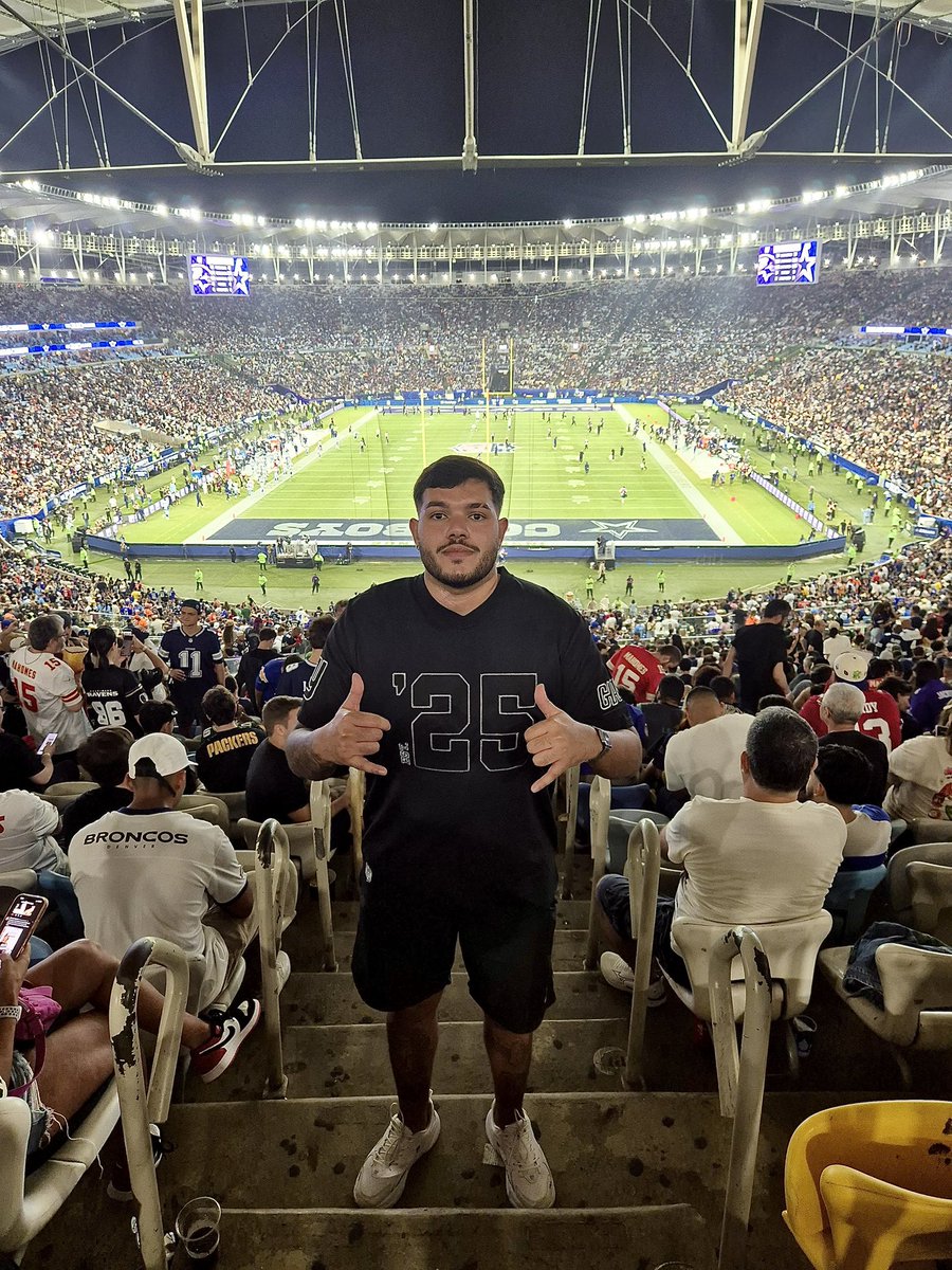 LeonarddoWernec's tweet photo. #NFLRioGame 🏈 https://t.co/tR8r0teZFz