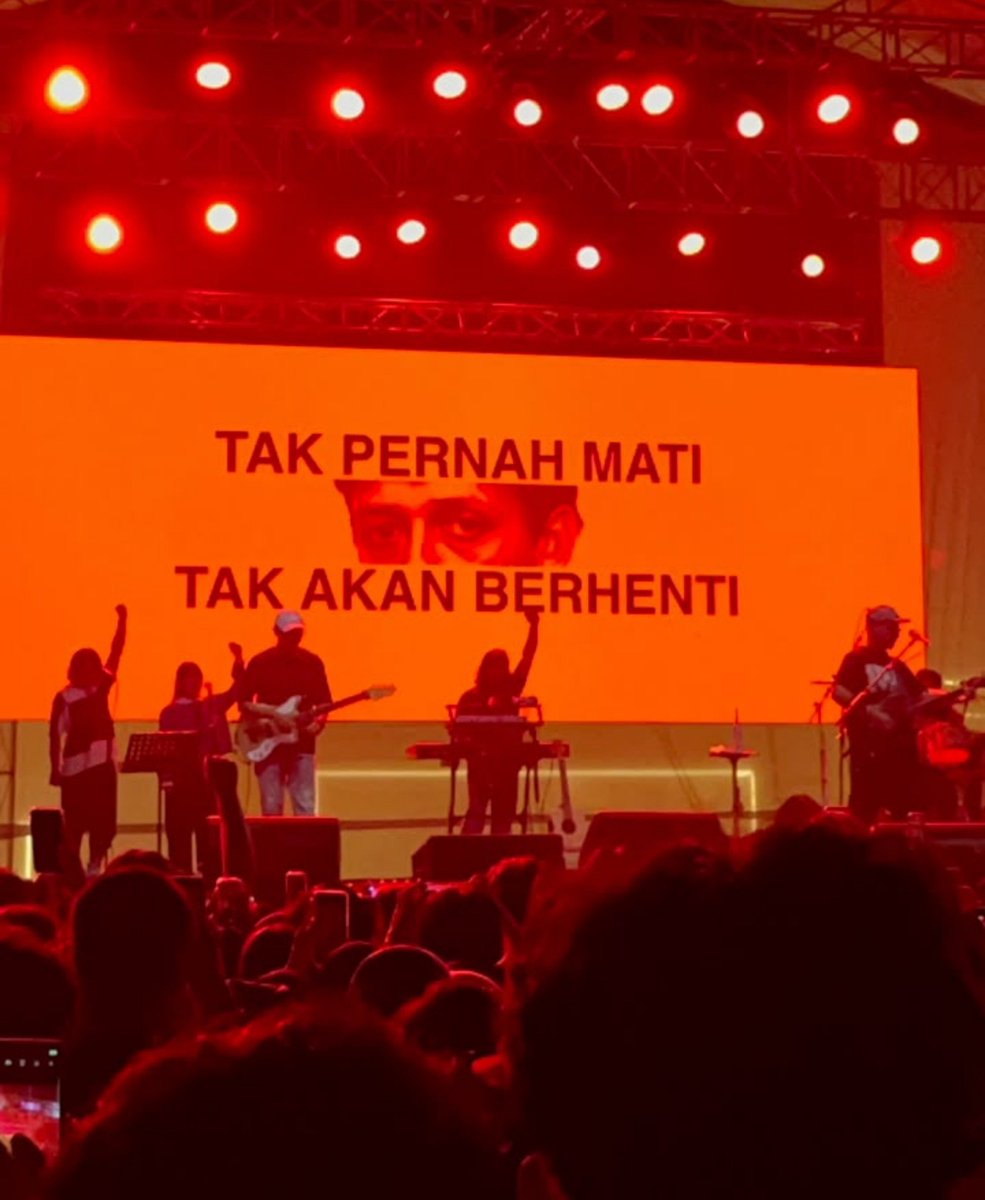 pendequeer's tweet photo. such a great experience bisa nonton ERK for the first time! https://t.co/AeQ1gve3AR