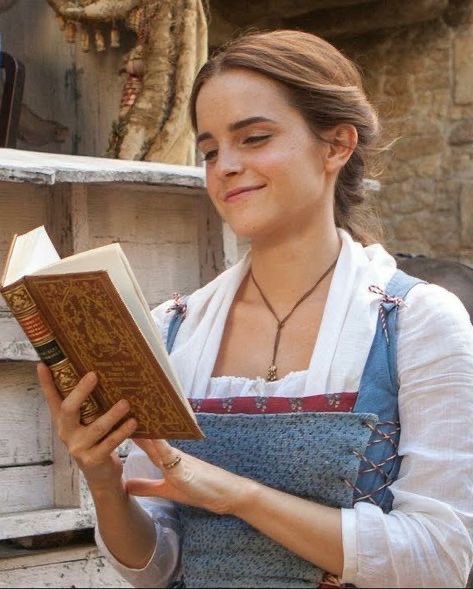 allievega's tweet photo. quem você seria de acordo com o pinterest:

• cantora
• atriz
• personagem animado
• personagem literário

(zero parecido comigo) https://t.co/6HELE755KW