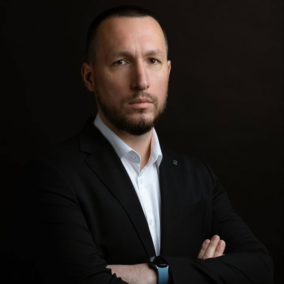 Geeorrgiia's tweet photo. صورة التقطها دميتري كوتوزوف في 24 أغسطس 2026. قد تكون لشخص أو أكثر، ولحية، وبدلة، ونص. https://t.co/k5KM4ht7Xb