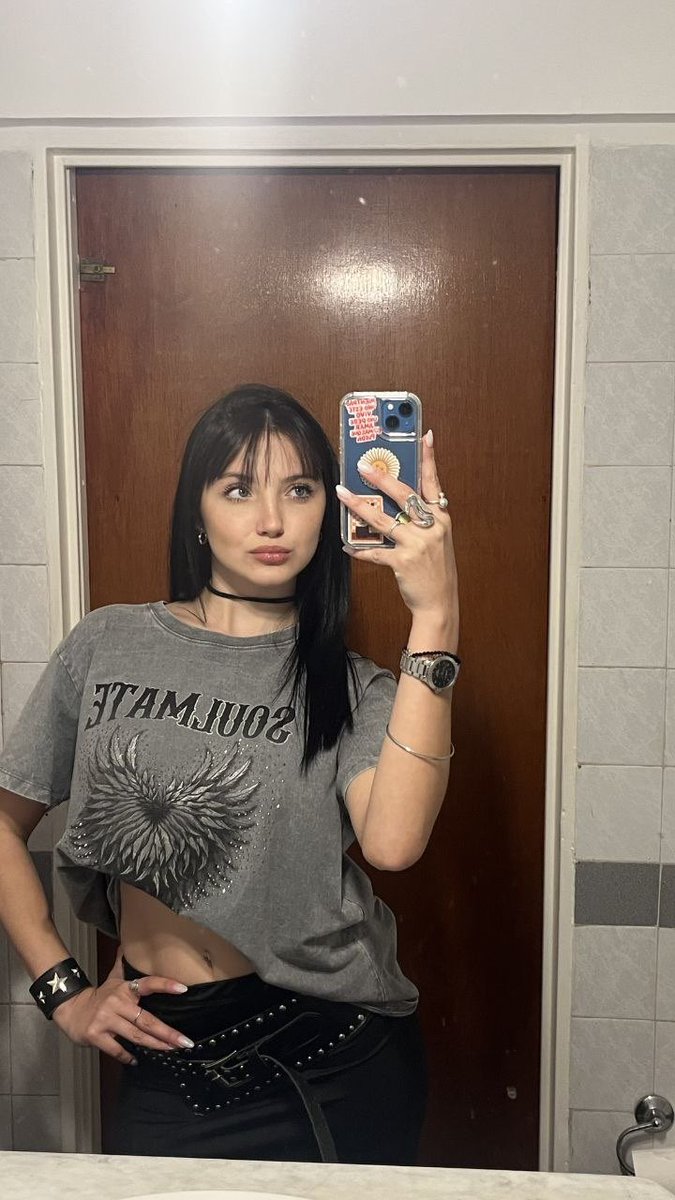 viennesterling's tweet photo. feeling cute, might make u wish u were standing a little closer https://t.co/uRqzDhi0q3
