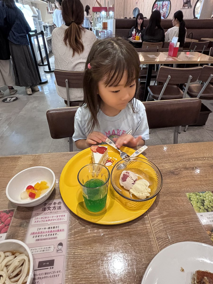 Tuba0827's tweet photo. ポテトとアイスとケーキが食べたかったんだって
初スイパラ https://t.co/gOCYCwyWb9