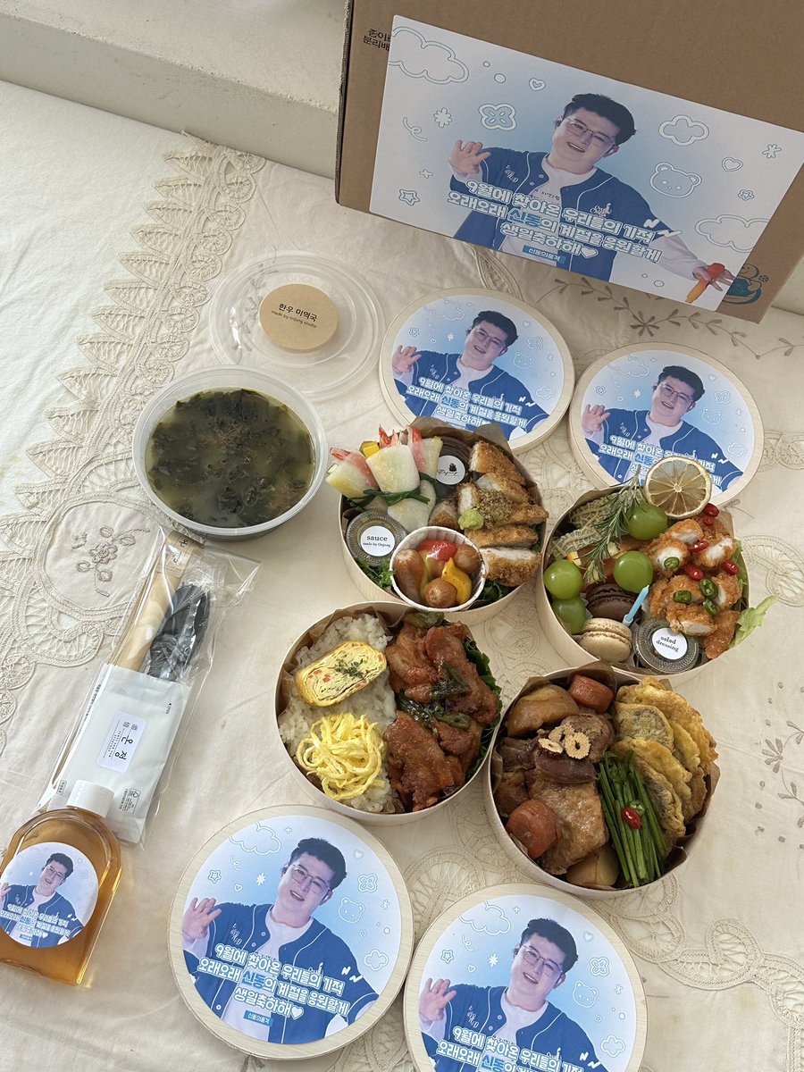 0928Shindong's tweet photo. ♡ ⋆｡˚ 𝙃𝘼𝙋𝙋𝙔 𝘽𝙄𝙍𝙏𝙃𝘿𝘼𝙔  :. ° .☆ 

마음을 담아서🎁
⁺ʚ> ·̫ <ɞ⁺  💙 

#SHINDONG #신동 #신동희 #神童 #シンドン #SJ #슈퍼주니어 #SUPERJUNIO https://t.co/o3natM18Hx