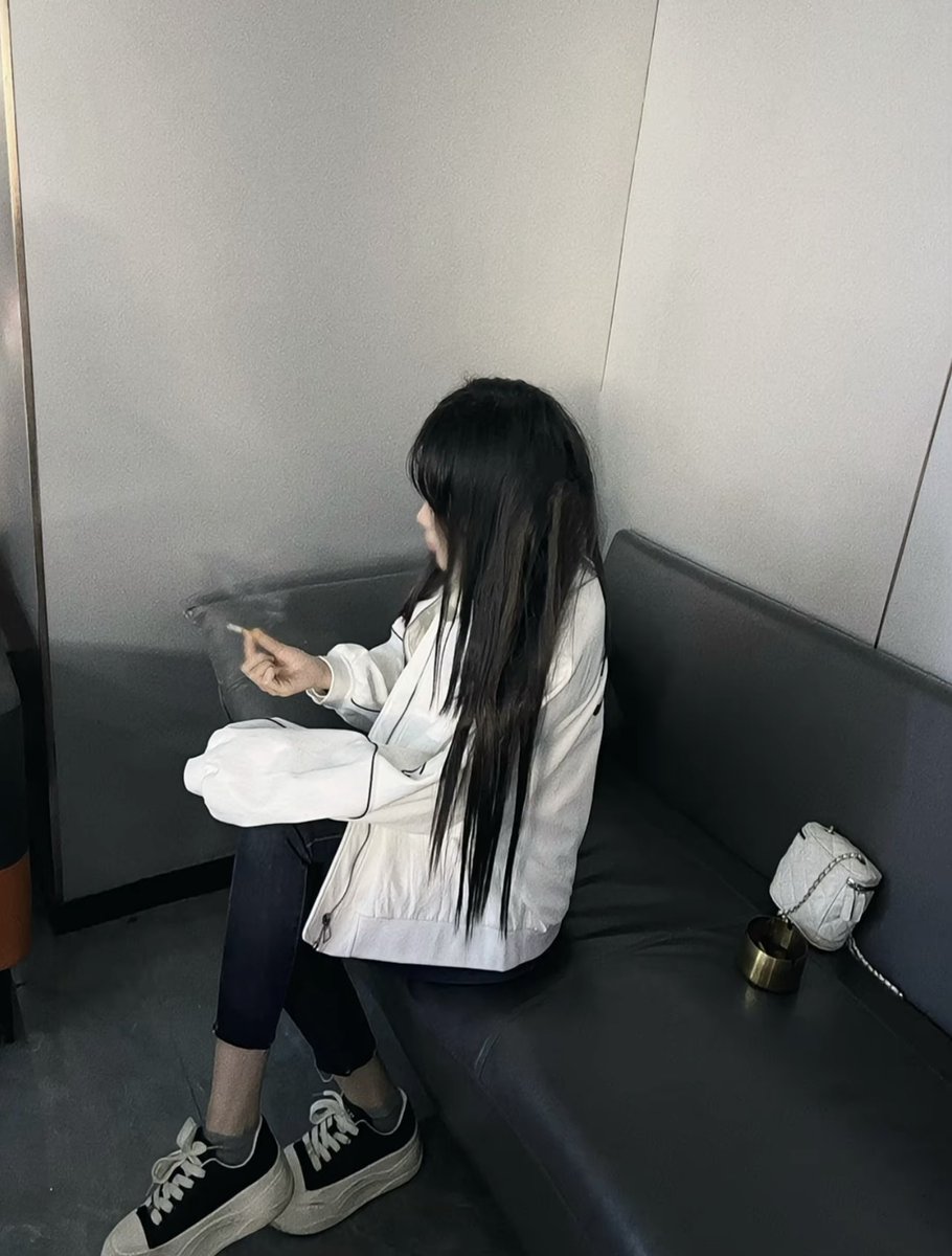 jsxms10's tweet photo. 我抽一半剩的烟头就是你的马眼棒，带着火星的烟头直接插到你马眼里操你，给你烫出水，直叫亲妈放过你个傻逼，再用打火机燎了你的叼毛！#ATM奴 #吸金 #账单奴 #无脑贡 #报销奴  #压榨奴 #工资奴 #贡奴  #账单奴 #榨金 #大额奴 #喷金 #压榨 #上贡 https://t.co/2x0iZcHEJl