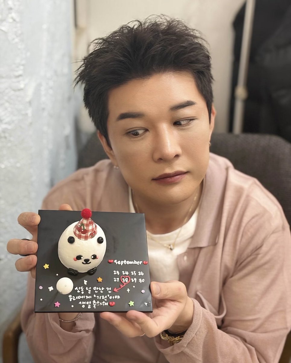 0928Shindong's tweet photo. ♡ ⋆｡˚ 𝙃𝘼𝙋𝙋𝙔 𝘽𝙄𝙍𝙏𝙃𝘿𝘼𝙔  :. ° .☆ 

인증 감사합니다:)

9월에 찾아온 우리들의 기적
오래오래 신동의 계절을응원할게💙

⁺ʚ> ·̫ <ɞ⁺  💙 생일축하해🎁

#SHINDONG #신동 #신동희 #神童 #シンドン #SJ #슈퍼주니어 #SUPERJUNIO https://t.co/t6kiWcGYqy