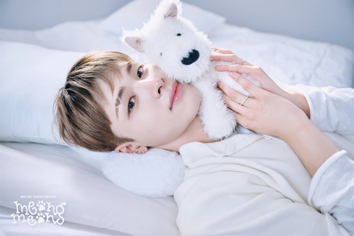 NEXZ_official's tweet photo. NEXZ 2027 Season's Greetings [meong meong!]

#YU
#HARU

🐶PRE-ORDER
26.10.06 TUE 14:30 - 10.14 WED 23:59 (KST)

#NEXZ
#NEXZ_meong_meong
#2027SEASONSGREETINGS https://t.co/75BHjKfZTw
