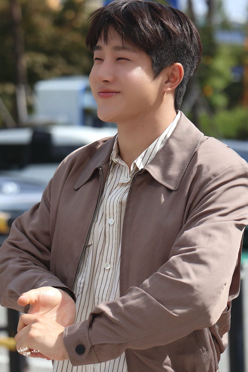 Whiteflyer2020's tweet photo. 260928 ~ EBS 

#진진 #JINJIN https://t.co/yJtFLkW18P