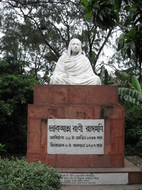 SadaaShree's tweet photo. Without Rani Rashmoni there would have been no Dakshineshwar, Gadhadhar would not have become Shri Ramakrishna, nor would Narendranath Dutta go on to become Swami Vivekananda.- Nivedita

Jayanti today of Rani Rashmoni, ounder of the Dakshineshwar Temple in Kolkata, a lady whom Sri Ramakrishna Paramahansa regarded as his own mother, a woman who took on the British, and in a way contributed to the Bengal Renaissance.

Born in a humble Mahishya family in the North Parganas,  married to one of Kolkata's richest zamindari families of Raja Chandra Das of Janbazaar.

Took over the family business and estate following her husband's death.

Faced the British head on, when most of Kolkata's elite were either in league with them or feared to.

When Brits put a tax on the fishing boats in the Hooghly, blocked a stretch of the river, prevented their ferries, made them withdraw the tax.

Persuaded Dwarakanath Tagore, grandfather of Rabindranath Tagore, to part with two of his estates, to repay the loan he had taken from her husband.

When Brits stopped Durga Puja processions, claiming they were too noisy, she defied orders leading procession herself.

Locked up Brit soldiers misbehaving with the women in her estate in the palace, and released them only after an apology.

Got Dakshineshwar Temple built, appointed Ramkumar Chattopadhyaya as the head priest, and his brother Gadadhar Chattopadhyaya would be more famous as Ramakrishna Paramahansa.

When everyone called Ramakrishna Paramahansa a lunatic, she was the only one who backed him, understanding his devotion to Kali Maa.

Would sign every declaration with her official seal  “Shri Rashmoni Das, belonging to the feet of Kali”.

Eden Gardens was actually part of her estate, which she later donated to the Eden sisters, of then Governor General, Lord Auckland. 

Apart from Dakhshineshwar, she also got a road constructed from Subarnarekha River to Puri Jagannatha Temple for the benefit of pilgrims.

She donated generously to the Imperial Library, now the National Library in Kolkata, as well as the Hindu College, now the Presidency University.

A truly great lady #Naman.