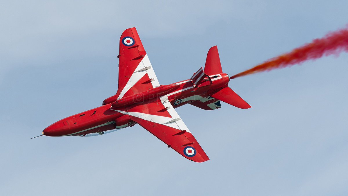 ALBERTO_moros's tweet photo. Not racecars, but still fast, loud, and equipped with big wings! Eastbourne Airshow is the event that first got me into photography. https://t.co/C3Ab3qcLs9