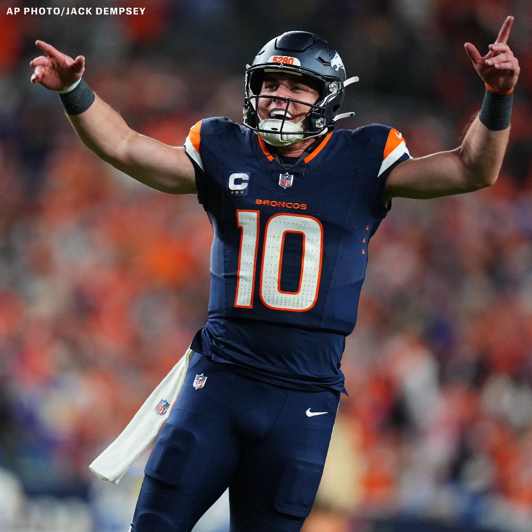 ESPNInsights's tweet photo. NIX THAT WIN FOR LA‼️

Bo Nix caps off SNF with his 11th fourth-quarter comeback including the playoffs, the 3rd-most by any QB in his first 3 seasons since 1950.

Only John Elway (12) and Derek Carr (12) had more. https://t.co/FKr685pbom