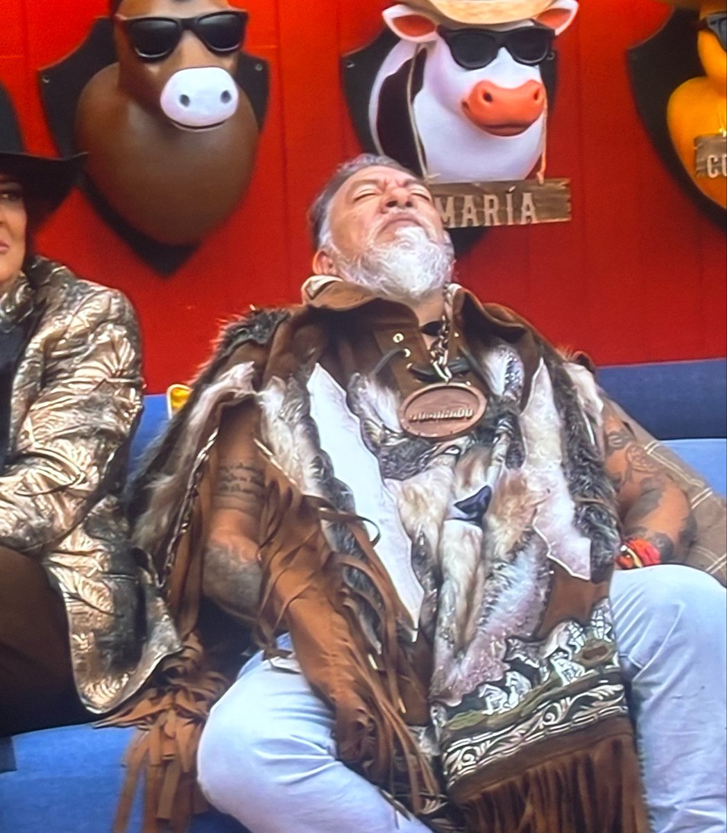 Pimpinelo22m's tweet photo. #GranjaVIP #TeamBazuka 

Nuestra Maceta Trejo cuando escucho el mensaje familiar:

Ahora si van a conocer al verdadero Carlos Trejo 🔥🔥🔥

Carlos Trejo a los 10 minutos jajajajaja 
Ni modo toca apoyarlo 🤣 https://t.co/eppMDBzJDR
