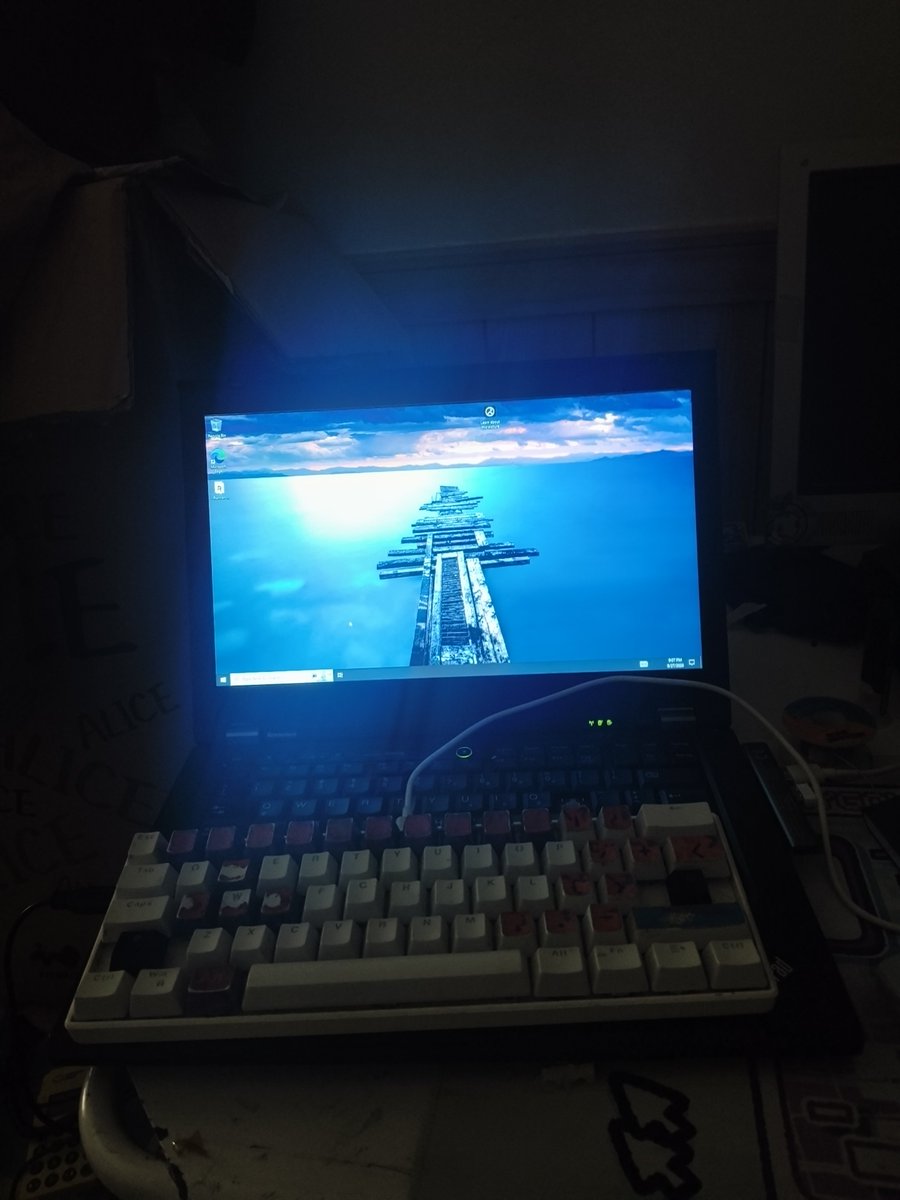 phyrear1ses's tweet photo. dios mio que insoportable de usar es windows, todo sea por la xbox https://t.co/x8MipG90Pf
