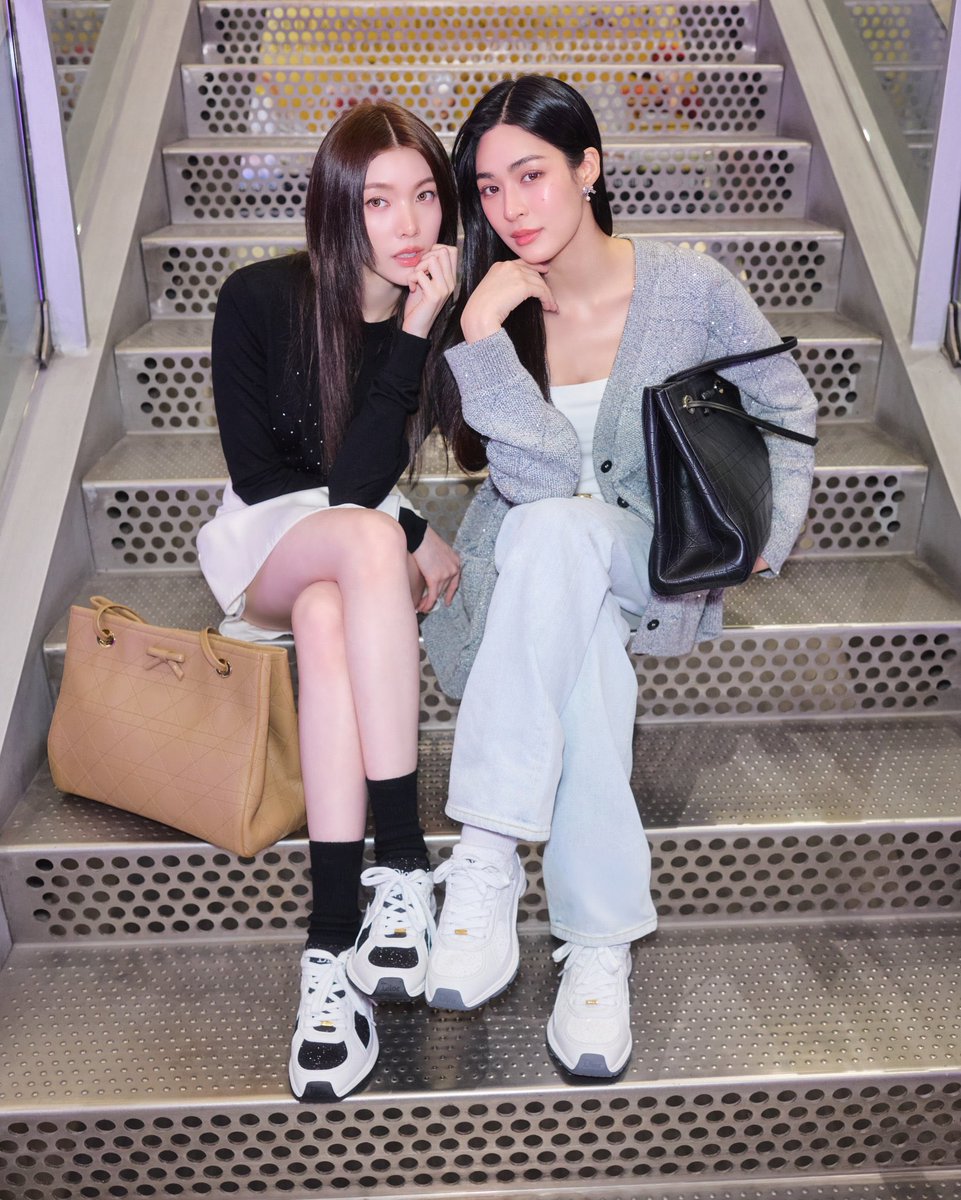 LingOrm_BH's tweet photo. The airport outfit on LingOrm feels balanced as the Dior Summer27 journey to Paris Fashion Week begins. ✨🤍

LINGORM FLY TO DIOR PFW
#LingOrmDiorAirportLook https://t.co/zX5UGAHAER