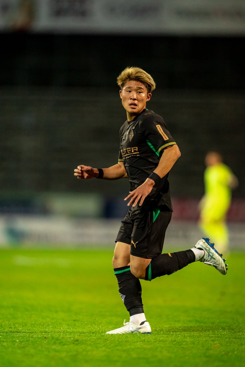 borussia_jp's tweet photo. 中盤でチームのテンポを製造中💪
＃ボルシアMG ＃宇野禅斗 https://t.co/nb3GaIovBs