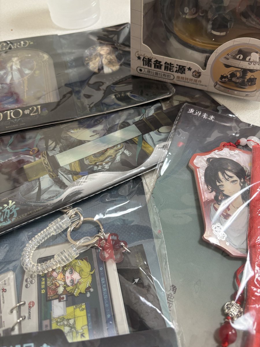 harb_syumiaka's tweet photo. 抽選のグッズパック届い……！！！！！なにこれ？ https://t.co/qkOCWhPGvx