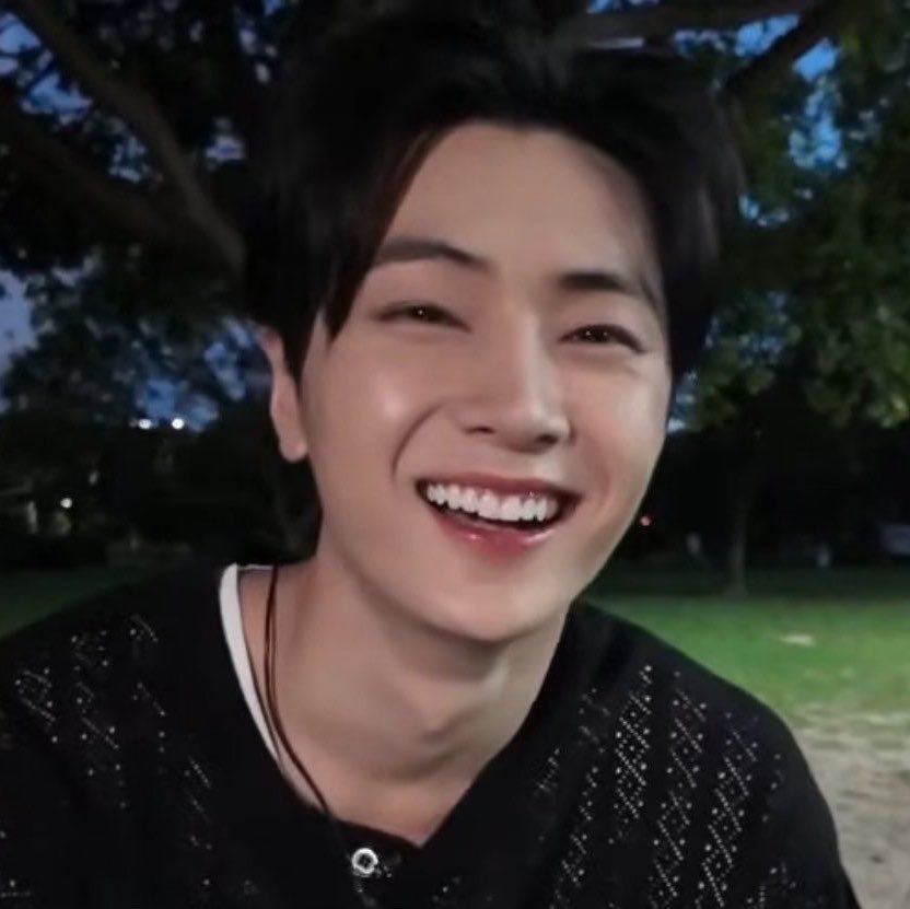 jjjongvely's tweet photo. i want to see you smile like this forever https://t.co/pt1DCcJV0Y