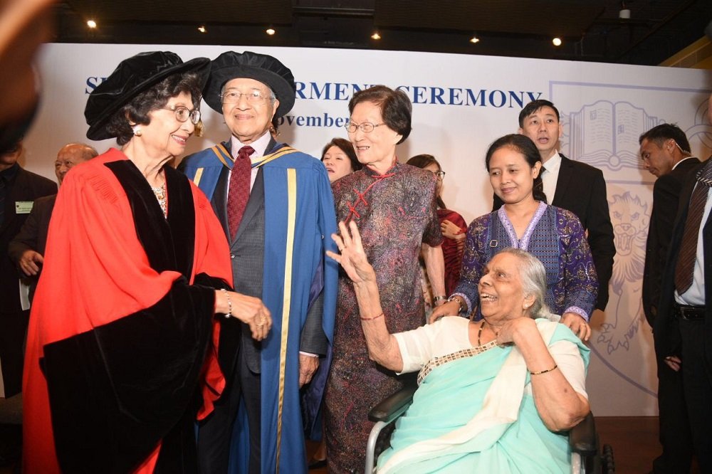 ViscountBP's tweet photo. What a great life she had led, spanning an entire century, often by the side of his love.

Innalillahiwainnahirojiun.

We extend our condolences and well wishes to Dr. Mahathir and her loved ones. https://t.co/PjTkYJN4gK
