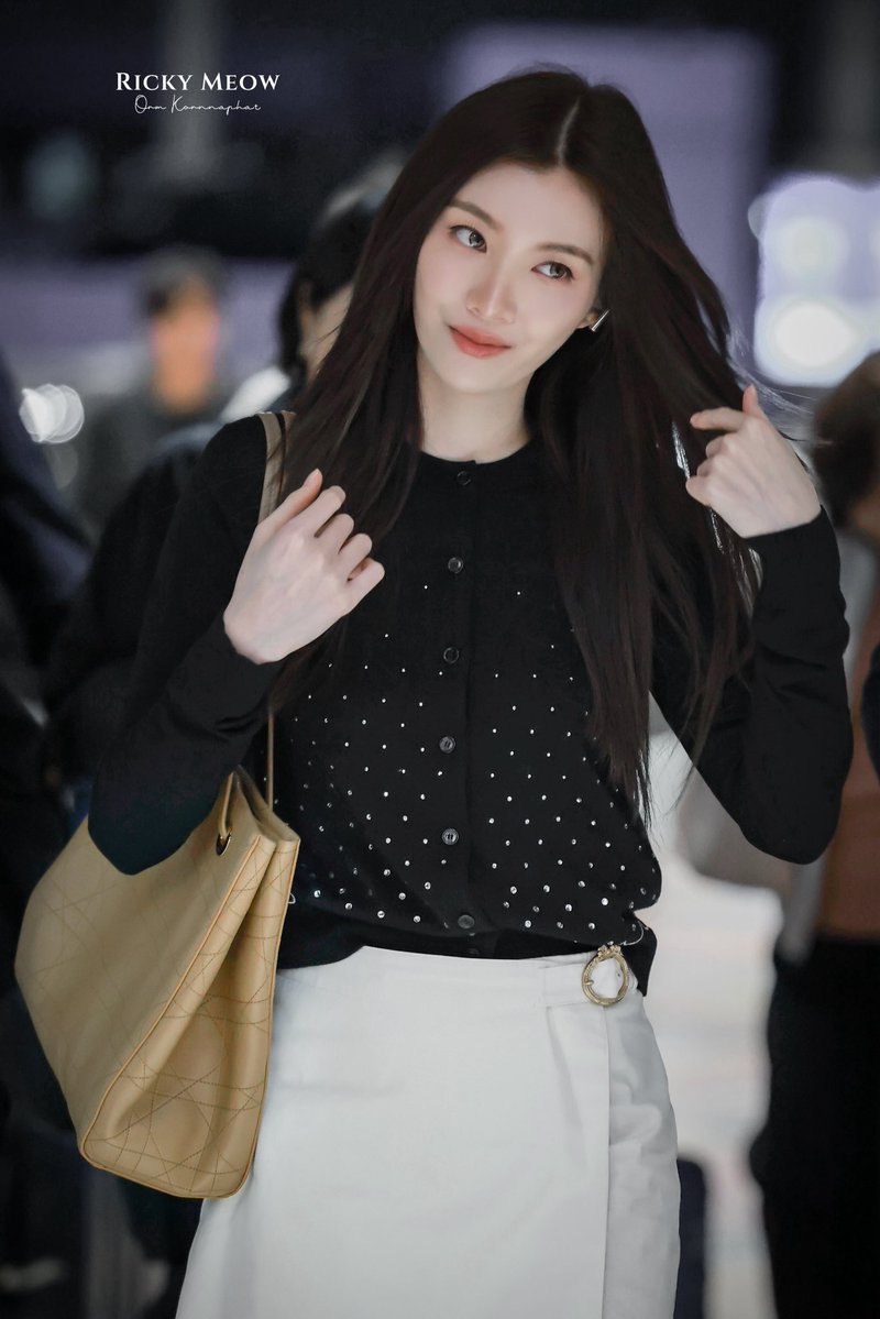 RickyMeow77's tweet photo. BKK🛫CDG

LINGORM FLY TO DIOR PFW
#OrmKornnaphat
#OrmKornnaphatDiorSummer27
#Dior #DiorSummer27 #PFW
@ormmormm @dior @XFashion https://t.co/XKe0UR7F5k