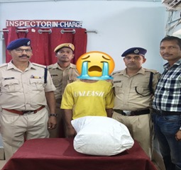 rpf_ecor_kur's tweet photo. Operation Narcos :- On 27.09.2026, offier &amp; staff of  RPF Puri apprehended 01 Ganja peddlers at PURI  Railway Station &amp; seized 06 kg  Ganja (valued ₹3,00,000/- ) &amp; handed over to  GRPS Puri for necessary legal action, where registered a case under Section of NDPS Act. https://t.co/0NONwO0Unn