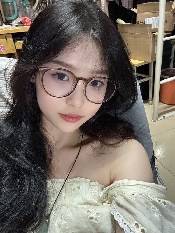 dilekhanimcim's tweet photo. 有男生要来锐评我20的福嘛🥺                                                                      

睡不着来X发泄了                         

流言33  我真发  不要📷 https://t.co/8LTgwV8lzy