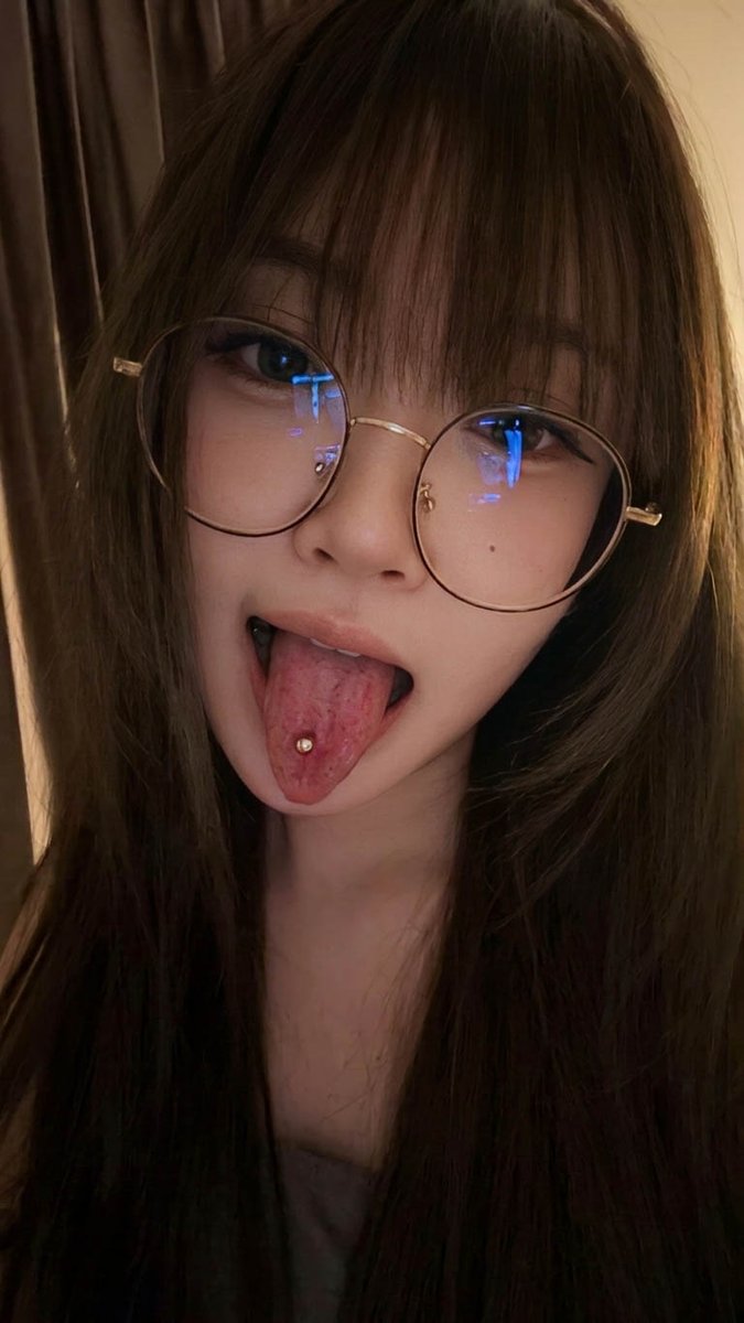 SuphNay10727's tweet photo. หน้าหมวย สวย แน่น ใส่แว่น ทรงน่ารัก แต่ว่าจริงๆใจร่านสุดๆ เจาะลิ้น เจาะสดือ ดำโผล่ วิคตอร์เรีย ลูกไม้ ครบองค์ของความยั่วควย อยากให้สุดทางจริงๆเลยคนนี้ 💦🤤
แล้วคนที่เข้าไปเม้นน้อง จริงๆแล้วมึงแค่อยากดูลิ้นกับขอบชั้นในน้องเท่านั้นแหละ 🖕 https://t.co/ATf2h2z1Ic