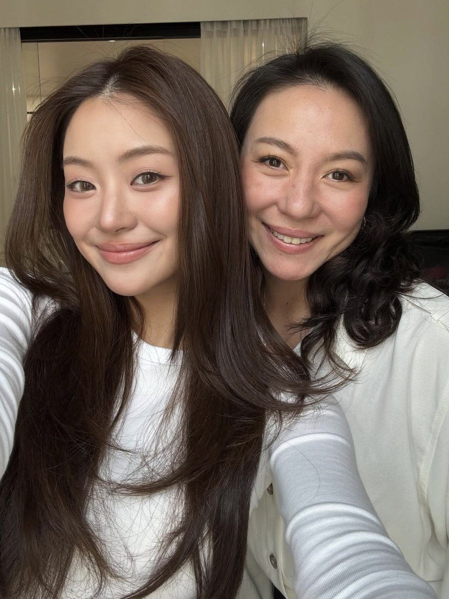 Mniopx's tweet photo. “เธอมีรอยยิ้มอันตรายที่ได้มาจากกรรมพันธุ์” https://t.co/DdwETrNDTt