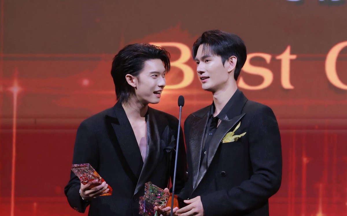 around_ent's tweet photo. CHANGE2561 !!! คว้า 4 รางวัล ในงาน FEED X KHAOSOD AWARDS 2026

POOHPAVEL GOLDEN NIGHT FEED 
LMSY FEED X KS AWARDS 
#FEEDxKHAOSOD2026xPoohPavel 
#poohpavel #พูห์พาเวล #ppoohkt #pavelphoom
#FEEDxKHAOSOD2026xLMSY 
#SonyaSaranphat #LMSY 
#FEEDxKHAOSODAwards2026

อ่านข่าวเพิ่มเติม
📍https://t.co/T592rAesj0

ตอกย้ำความสำเร็จอย่างงดงามอีกครั้ง สำหรับ CHANGE2561 บริษัท Content Creator ผู้ผลิตผลงานคุณภาพหลากหลายรูปแบบ ทั้งซีรีส์ ละคร รายการ On Air และ Online รวมถึง Showbiz และ Event พร้อมทั้งเดินหน้าคัดเลือกและพัฒนาศิลปินนักแสดงคุณภาพสู่วงการบันเทิงอย่างต่อเนื่อง ส่งผลงานครองใจผู้ชมทั้งในประเทศไทยและทั่วโลก