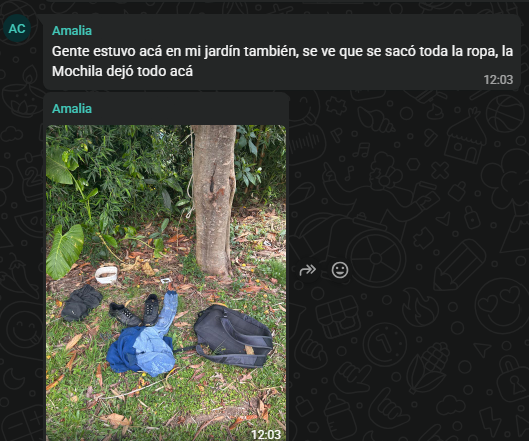 TinchoCabrera20's tweet photo. El video es de uno de mis vecinos, se ve como está DESCALZO y tapado con una frazada que agarró de su patio (que obviamente la dejó tirada y tampoco se la llevó).

Su ropa, mochila, zapatillas estaban todas en el patio de la casa de una señora que vive a 4 casas de mí. https://t.co/lz4hSznSdu
