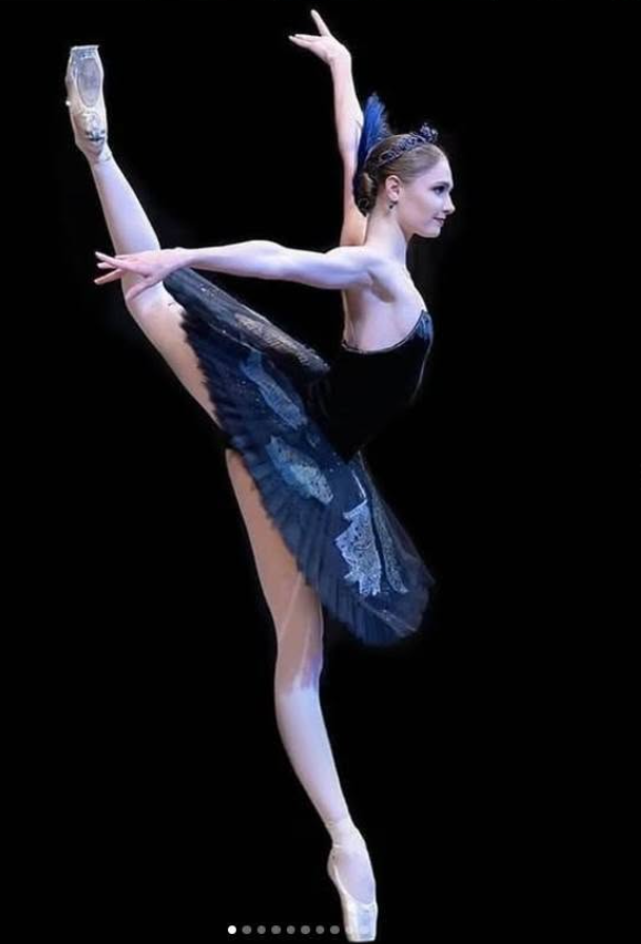 JungKook941892's tweet photo. Happy birthday to Bolshoi Prima ballerina Alena Kovaleva 
#bolshoi #bolshoitheatre #bolshoitheatre #bolshoiballet
📷bolshoi_stars https://t.co/E9pPvY8lcH